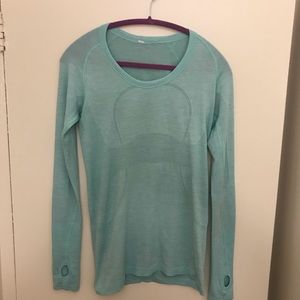 Lululemon workout top